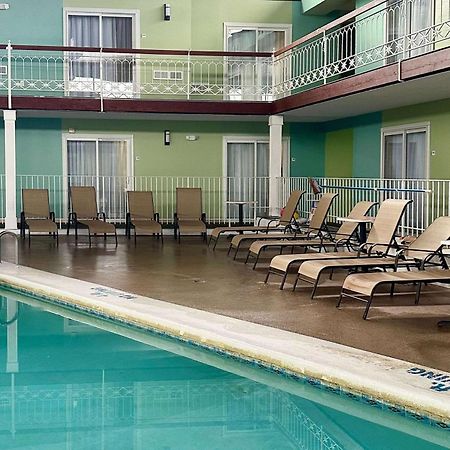 Quality Inn & Suites Coldwater Near I-69 Bagian luar foto