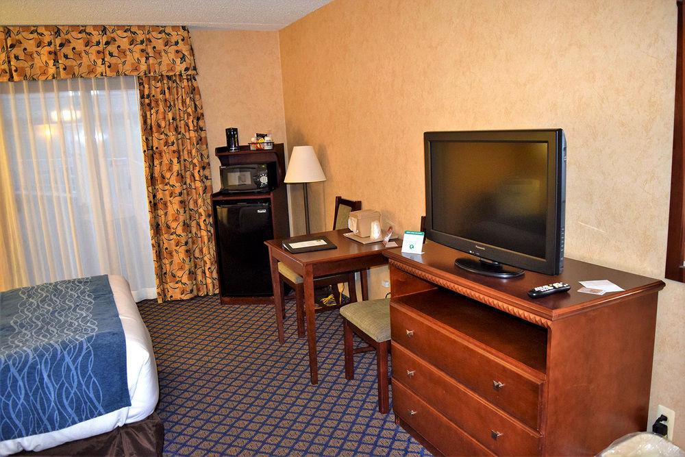 Quality Inn & Suites Coldwater Near I-69 Bagian luar foto