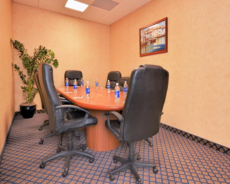 Quality Inn & Suites Coldwater Near I-69 Bagian luar foto