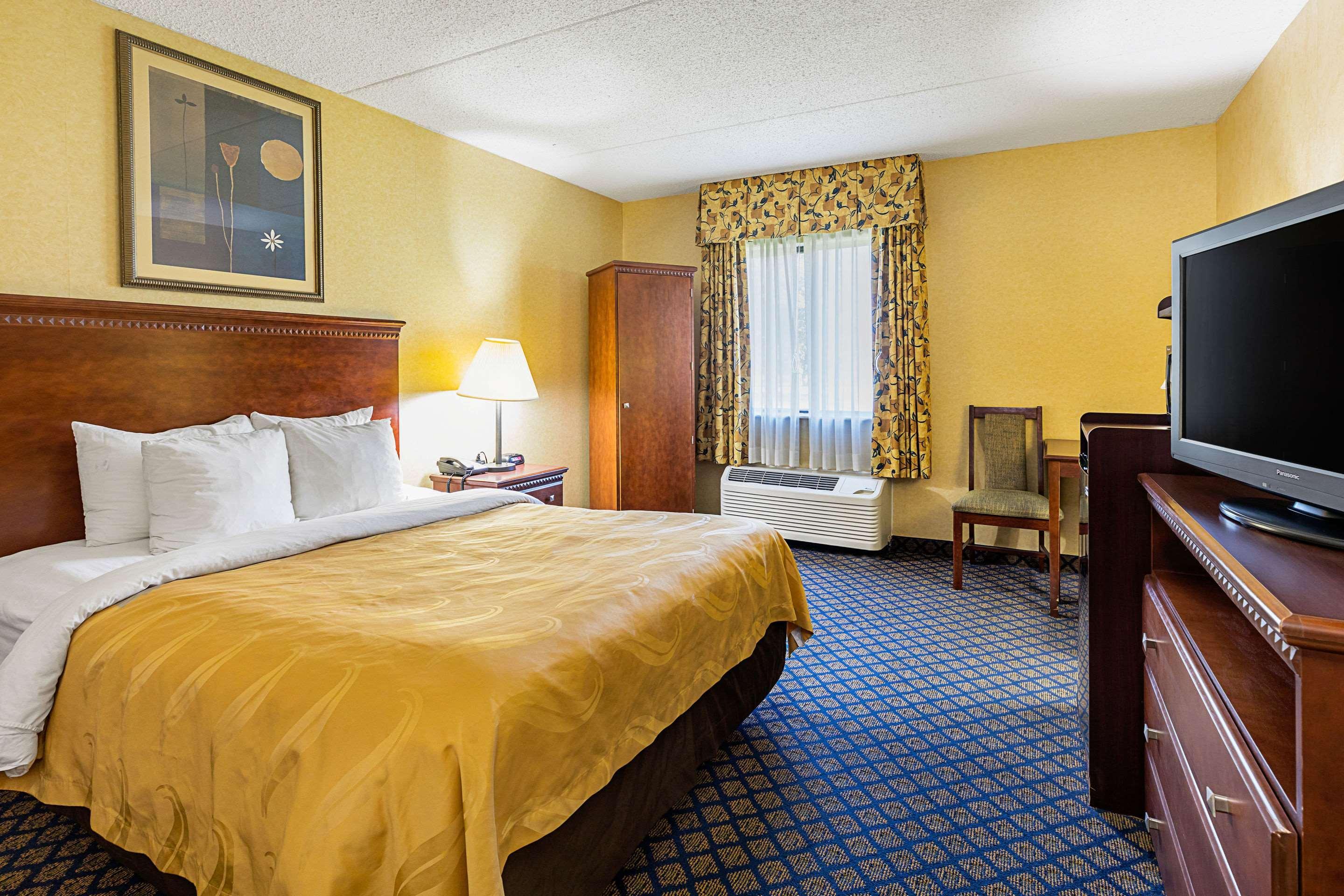 Quality Inn & Suites Coldwater Near I-69 Bagian luar foto