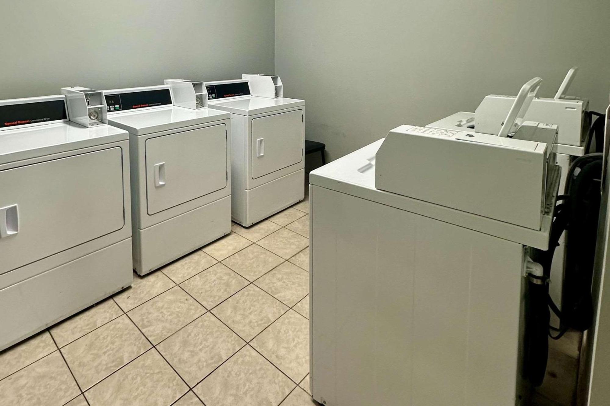 Quality Inn & Suites Coldwater Near I-69 Bagian luar foto