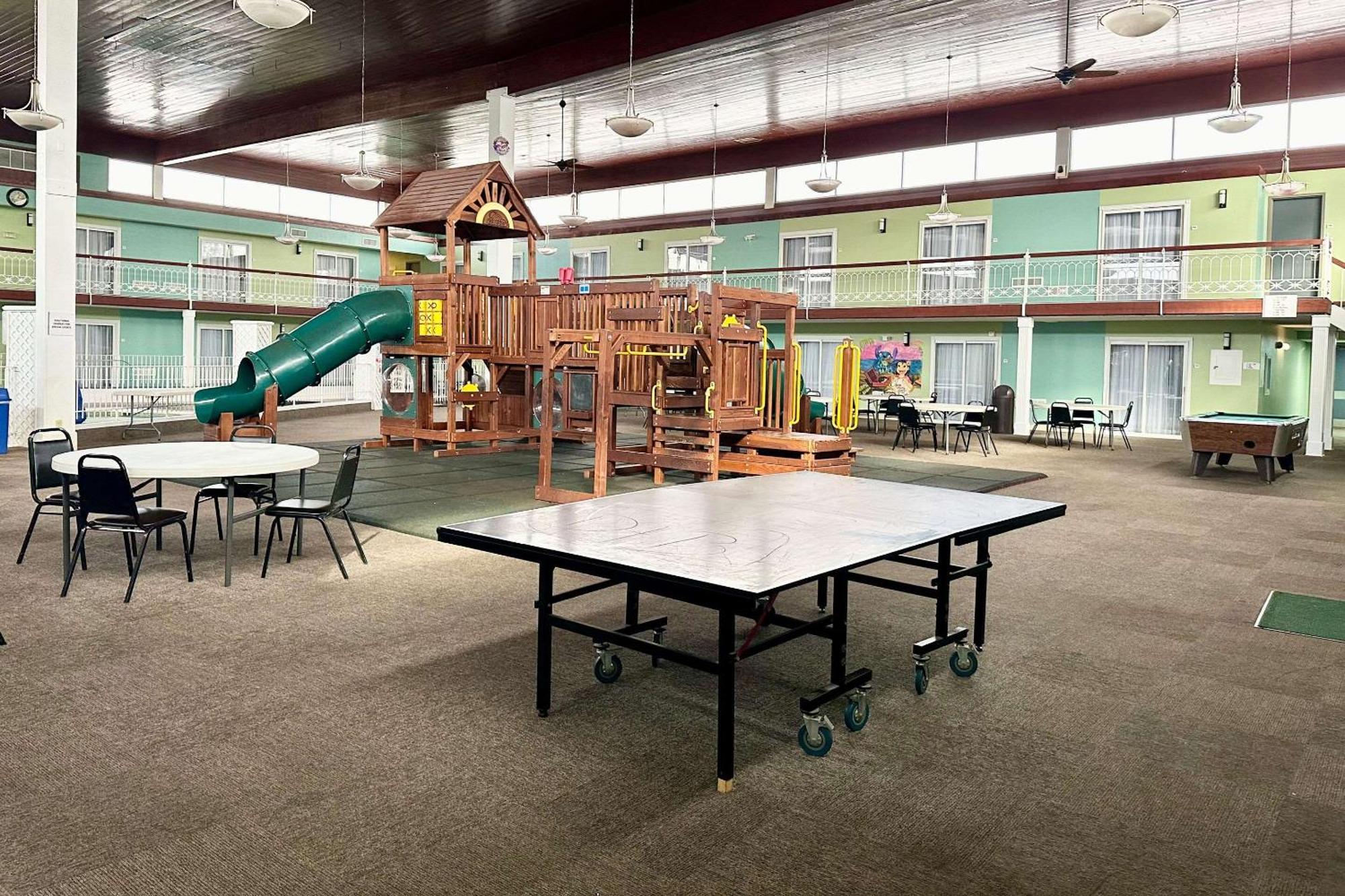 Quality Inn & Suites Coldwater Near I-69 Bagian luar foto