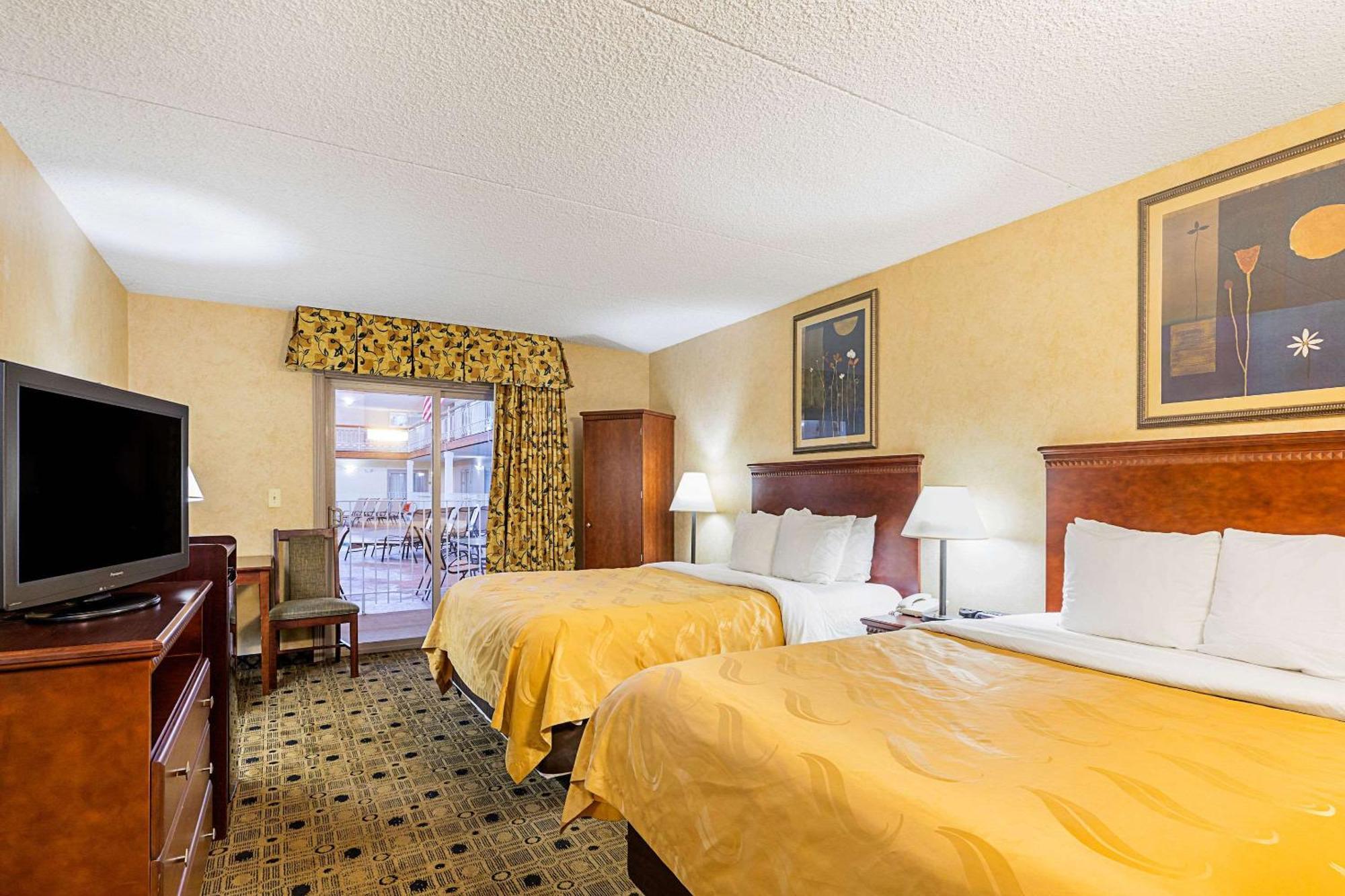 Quality Inn & Suites Coldwater Near I-69 Bagian luar foto