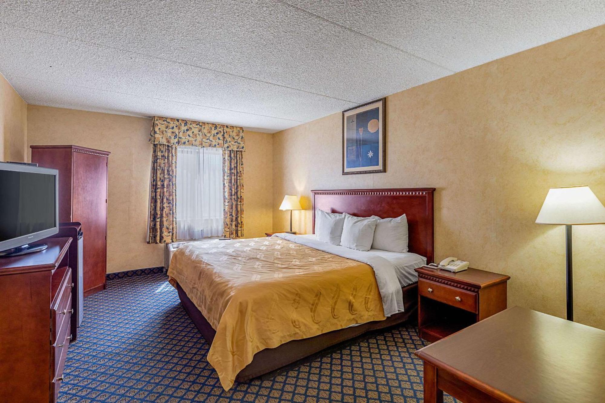 Quality Inn & Suites Coldwater Near I-69 Bagian luar foto