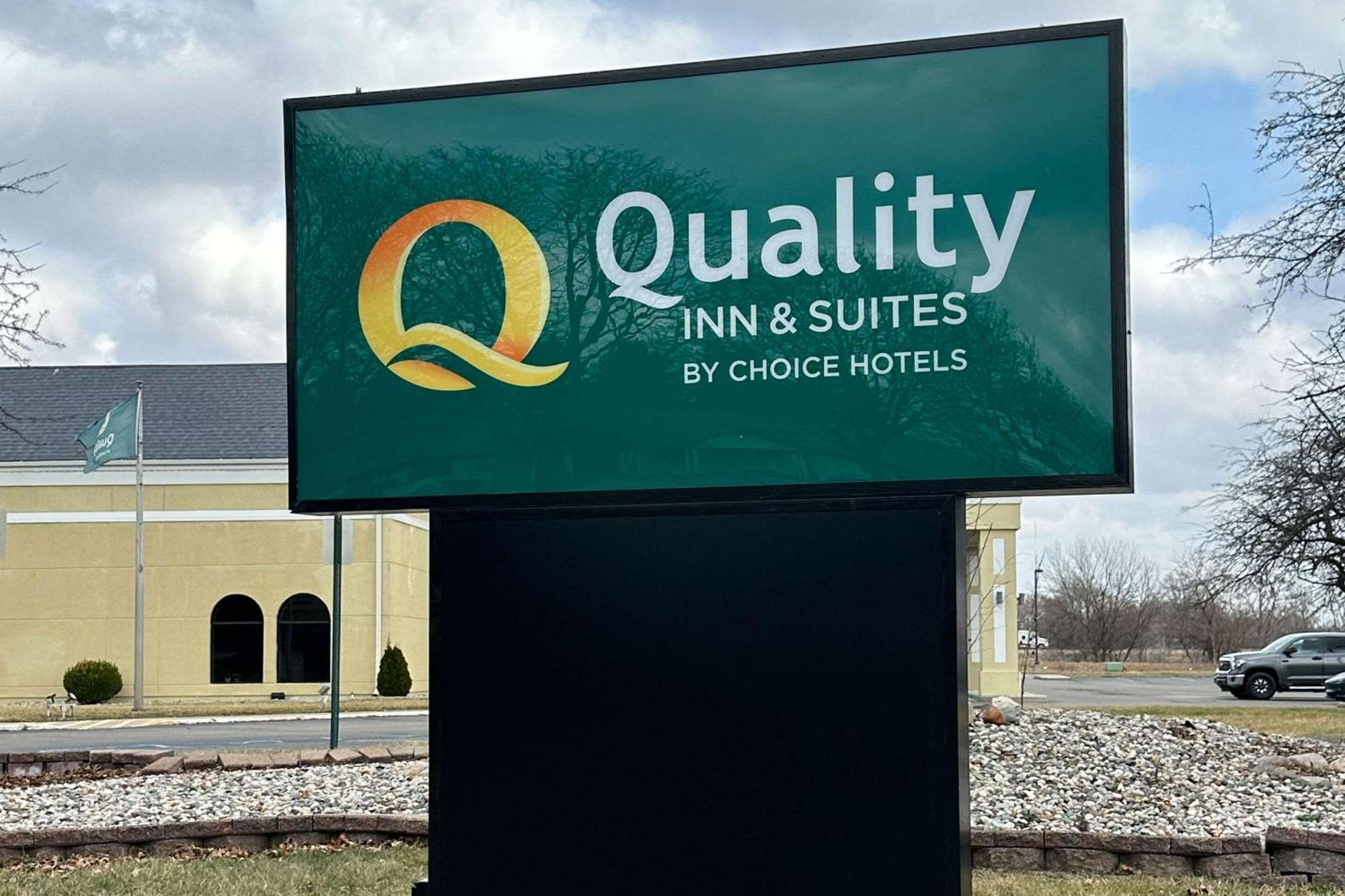 Quality Inn & Suites Coldwater Near I-69 Bagian luar foto