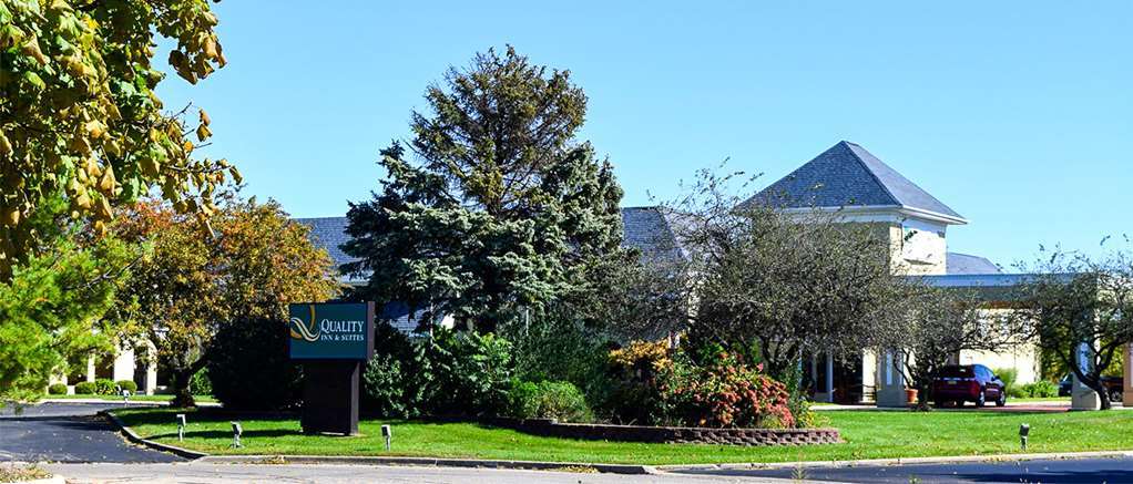 Quality Inn & Suites Coldwater Near I-69 Bagian luar foto