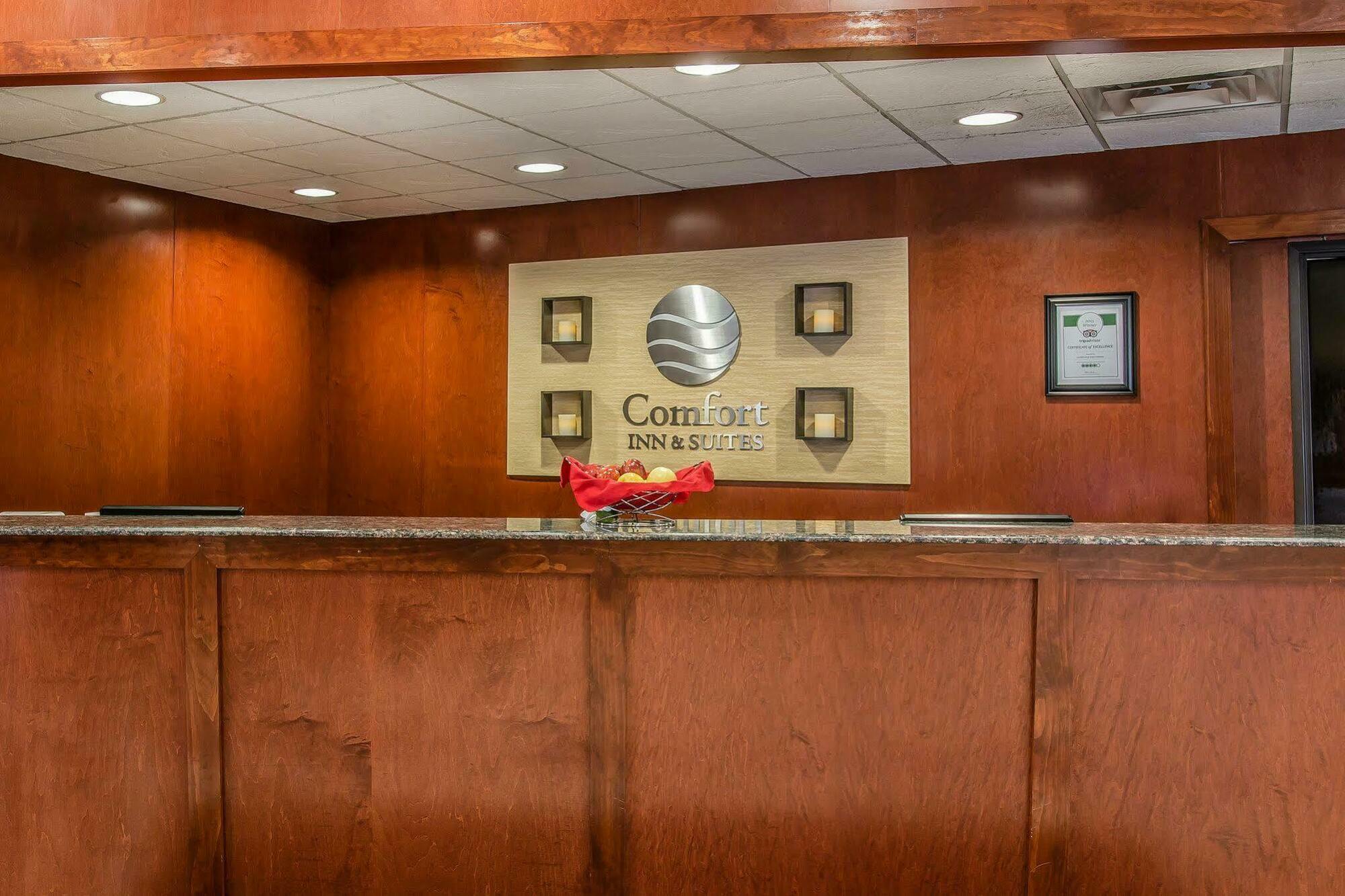 Quality Inn & Suites Coldwater Near I-69 Bagian luar foto