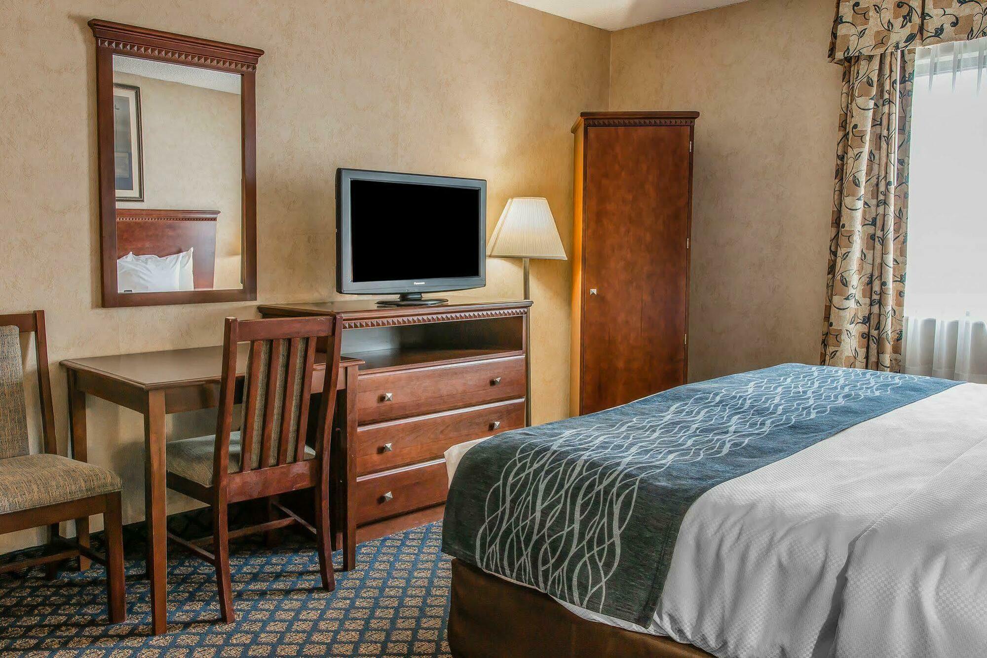 Quality Inn & Suites Coldwater Near I-69 Bagian luar foto