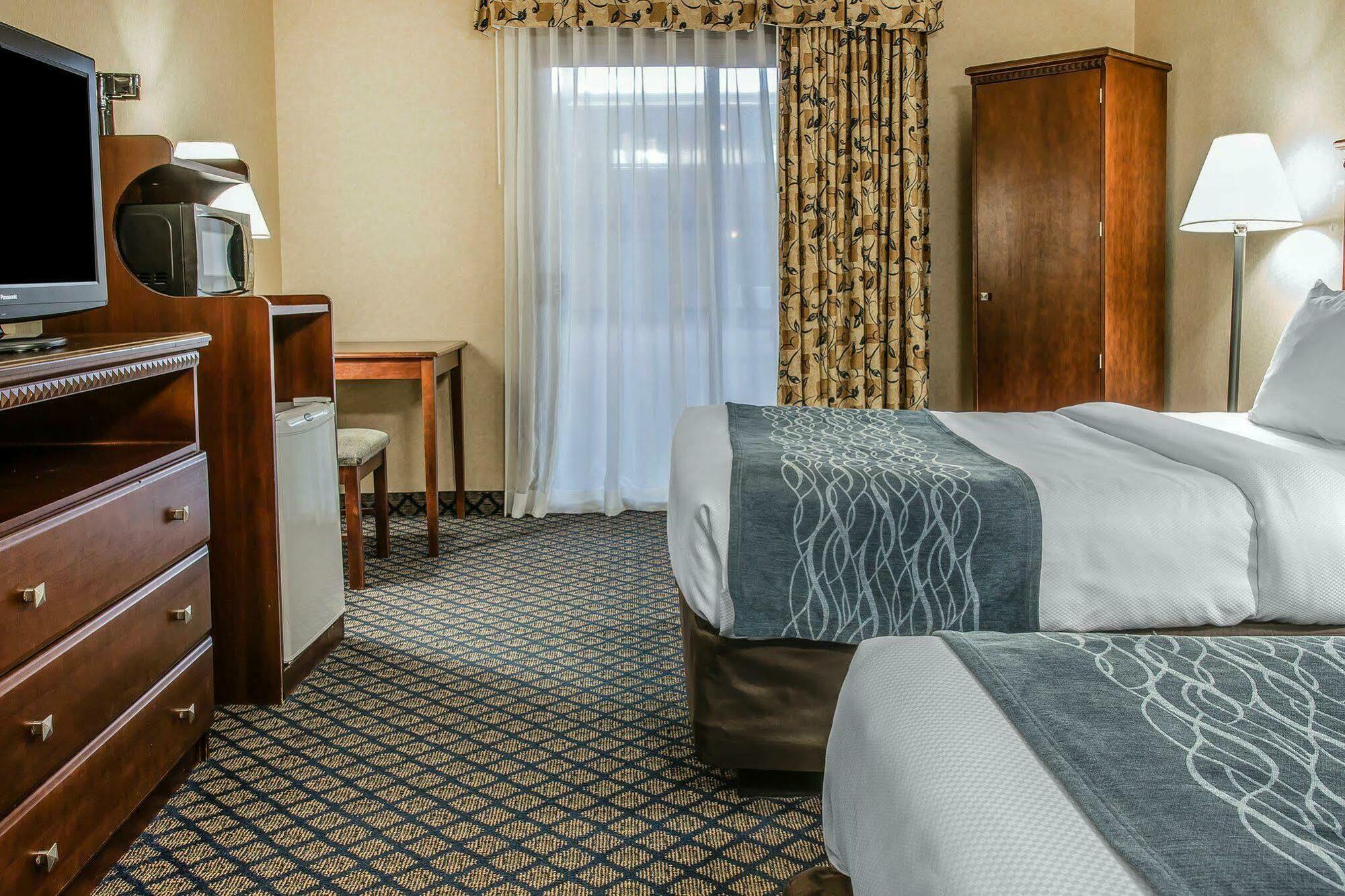 Quality Inn & Suites Coldwater Near I-69 Bagian luar foto